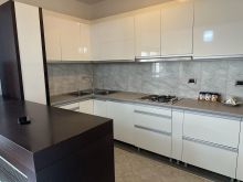 Jepet me qira apartament 2+1+2 pranë Air Albania 📍 Rruga Fa