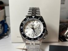 Shitet Seiko 5 Gmt automatike e re ne kuti