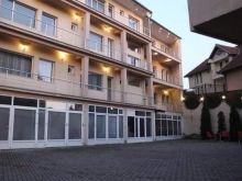 OBJEKT ME QIRA – HOTEL + SHTËPI/OBJEKT PËR BIZNES