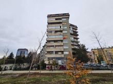BANESA ME QERA NE QENDER (mbrapa Zahir Pajazitit)