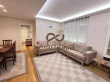 Jepet me qera Apartament 3+1 prane Shkolles se Kuqe