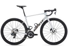 2026 Giant Defy Advanced Pro 1 Road Bike (KINGCYCLESPORT)