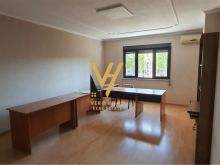 JEPET ZYRE 160 M2 ME QIRA NE QENDER 1.300 EURO