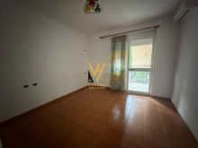 JEPET ZYRE 130 M2 ME QERA TE GARDA 90.000 LEKE