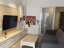 JEPET APARTAMENT 1+1 ME QERA TEK RRUGA E BARRIKADAVE 50.000 LEKE