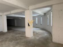 JEPET MAGAZINE 480 M2 ME QERA TE UZINA TRAKTORI 200.000 LEKE
