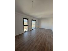 Shitet, Apartament 2+1+Post Parkimi 0698046024