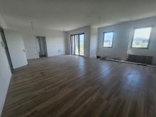 🏢 Shitet Apartament 2+1+2 – Pranë Liqenit të Thatë