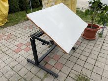 Tavoline e punes e pershtatshme per Arkitekta