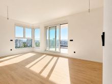 🏡 Penthouse me Qira 132m² + Terasë 35m² në Kalabri
