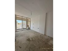 Apartament 1+1 Për Shitje në Komuna e Parisit, Tiranë