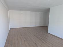 Banesë në shitje