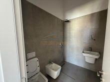 Shitet Penthouse 3+1+2, Rruga e Barrikadave