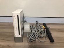 Nintendo Wii me loja dhe aksesor