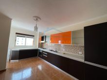Shitet, Apartament 2+1+2, Prane Stadiumit \"Niko Dovana\" , Du