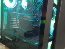 PC - kompjuter (njesi qendrore, mund te nderrohet me laptop)