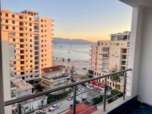 JEPET ME QERA DITORE APARTAMENT NE LUNGOMARE