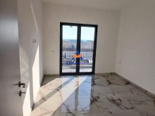 JEPET ME QIRA APARTAMENT 3+1+VERANDE \"RRUGA BARRIKADA\" 140.0