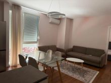 APARTAMENT ME QIRA 2+1 SELVIA , QENDER