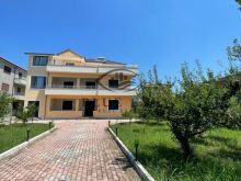 Vilë 3 kateshe 2+1+2 Me Qira në Plazh Hekurudha, Durrës