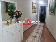 Jepet me Qera Apartament 2+1+2Qendër (id 42215597)