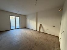 Shitet apartament 1+1 pranë Spitalit