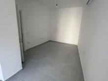 APARTAMENT 2+1 ME QERA – RRUGA E BARRIKADAVE | PALLATET E