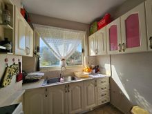 APARTAMENT 1+1 ME QIRA – TEK LIQENI I THATË