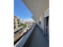Jepet me Qira Apartament 2+1 me Pamje Deti në Plazh, Durrës