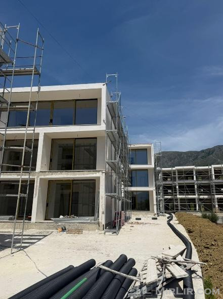 Shitet Apartament 1+1 në Orikum, Vlorë – Rreshti i Parë me D
