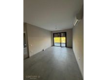 Jepet me qira apartament 1+1+ post parkimi te Liqeni i Thatë