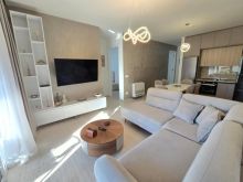 JEPET APARTAMENT 3+1+2 ME QIRA – Forest Green, Liqeni i That