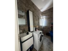 0696091049,Shitet,Shtëpi Private,Ali Demi,Tiranë