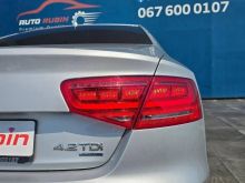 AUDI A 8