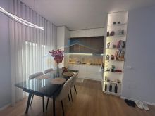Shitet, Apartament 1+1, Porcelan, Tiranë.