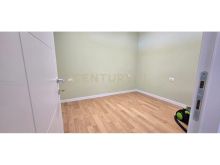 Shitet Apartament 2+1 tek Myslym Shyri