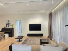 Shitet apartament 3+1+2 tek Kompleksi Delijorgji