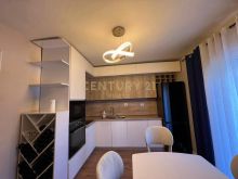 SHITET APARTAMENT 2+1+2 TUALETE PRANE QENDRES TEK MUZEUMI