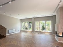 🏡 Vila Moderne me Pishinë për Qira – Rolling Hills Residenc