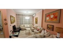 Jepet me Qira Apartament 1+1 pranë sheshit \"Avni Rustemi\", P