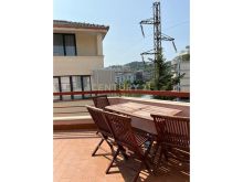 Jepet me qira apartament 3+1+2 te Liqeni i Thate!