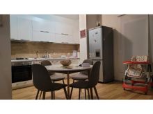 Jepet me qira apartament 1+1 te Kopshti Botanik, rruga \"Xhon