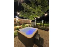 Vila me Jacuzzi në Shkallnur për Shitje!