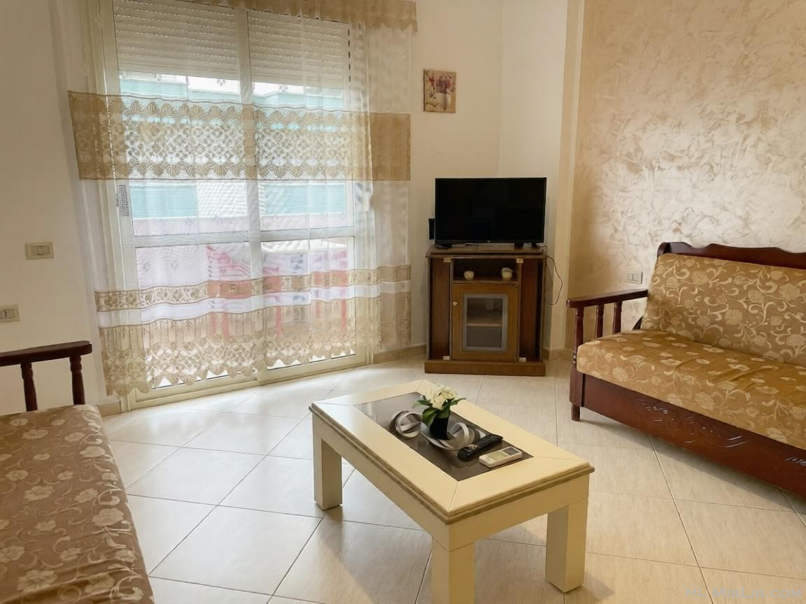 JEPET ME QERA DITORE APARTAMENT NE LUNGOMARE