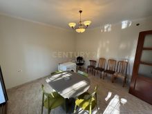 Shitet Apartament me Oborr, tek Shkolla e Kuqe, Tiranë!