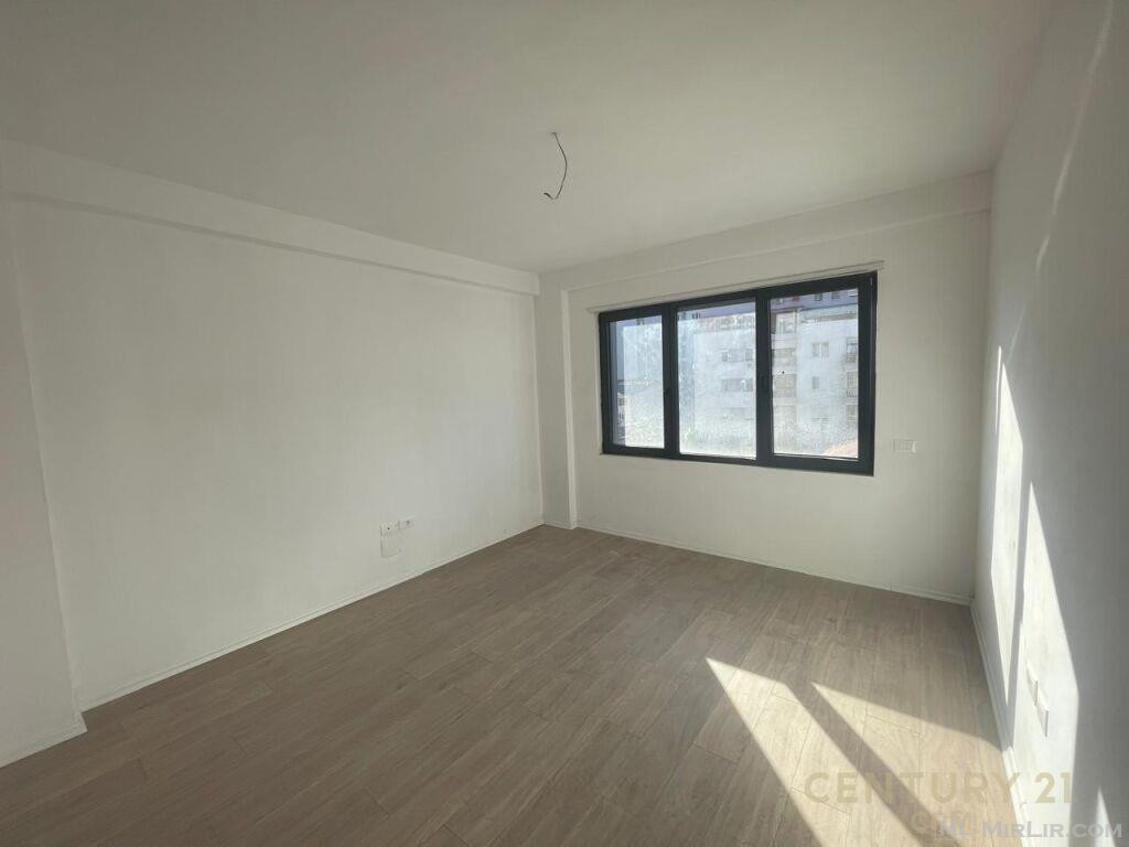 Apartament 2+1+2 në Pazari i Ri, Tiranë.,per Shitje!