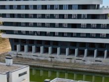 Shitet Apartament me oborr ne Rezidencen Turquoise Marina.