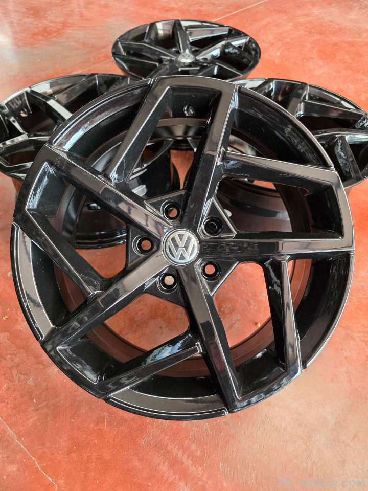 DISQE GOLF 8 R17 R LINE
