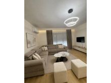 BULEVARDI I RI – JEPET ME QIRA APARTAMENT 1+1 NË KOMPLEKSIN