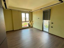 JEPET AMBIENT BIZNESI 110 ME QIRA TE RRUGA E KAVAJES 180.000 LEKE